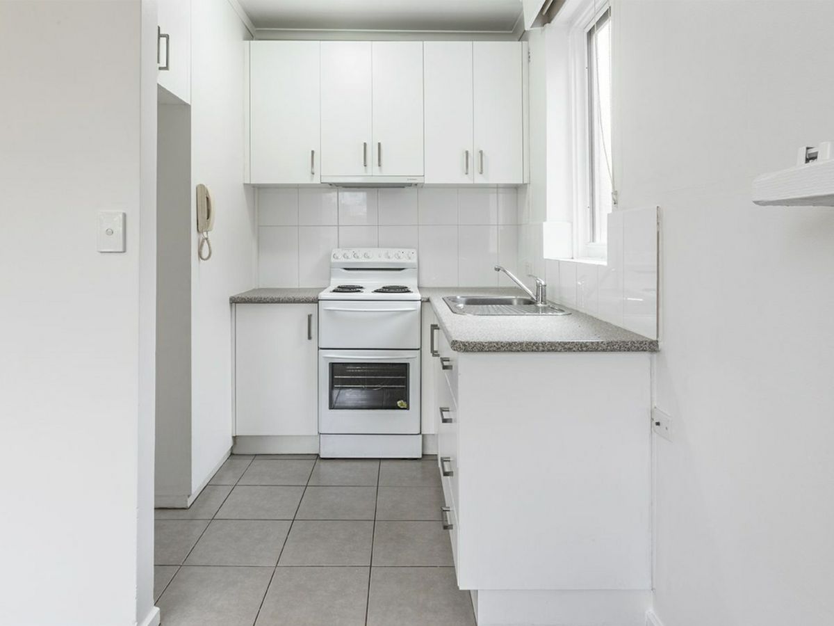 9/13 Crimea Street, St Kilda - image 3