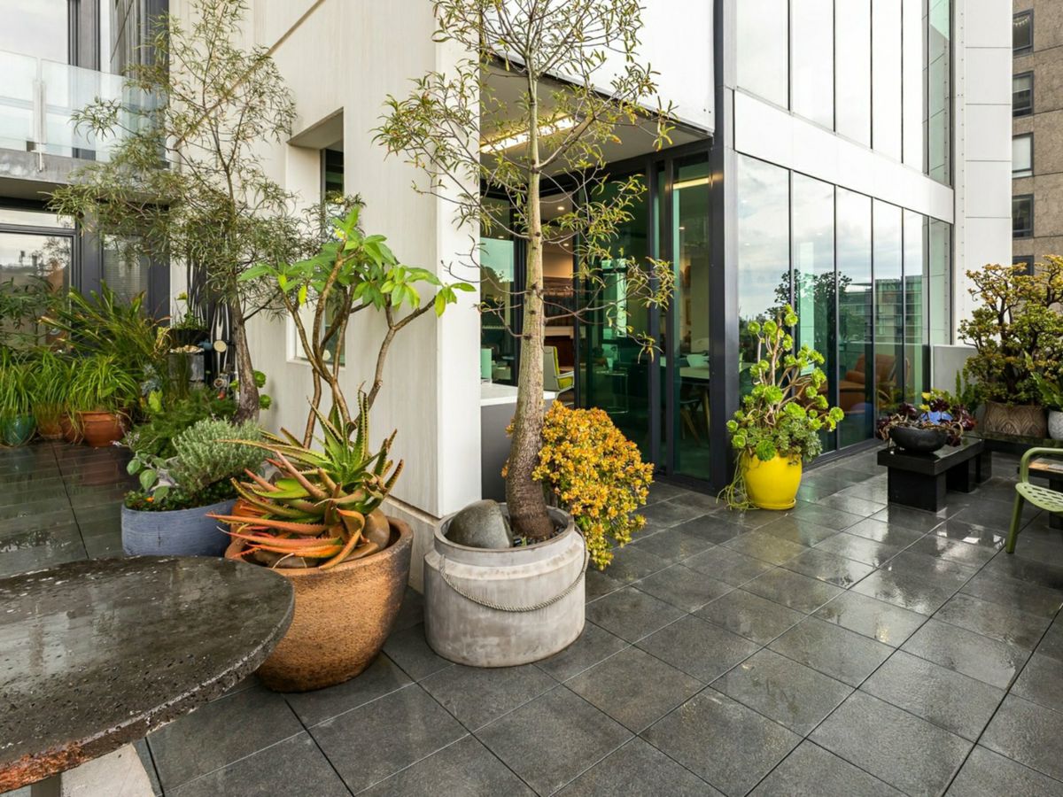 806/582 St Kilda Road, Melbourne - image 1