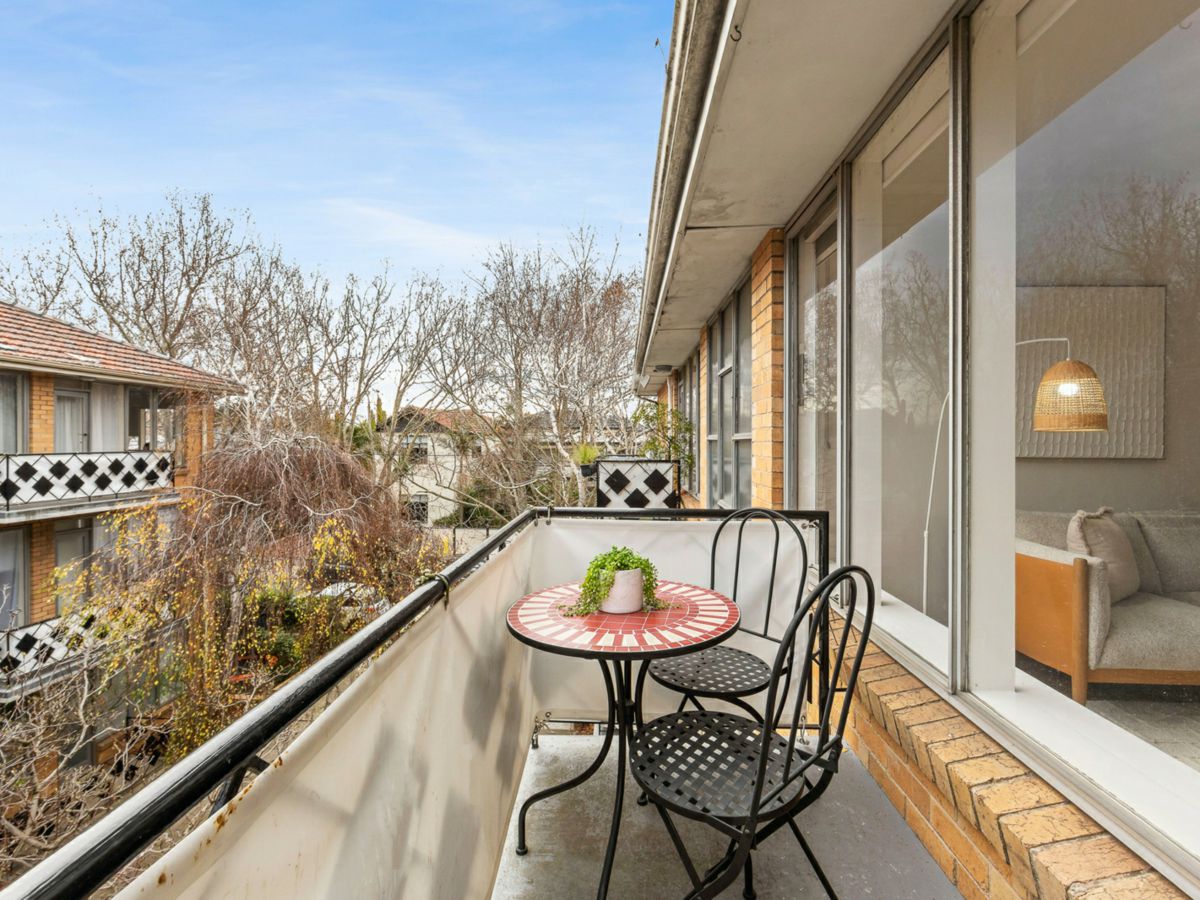6/3 Wimbledon Avenue, Elwood - image 2