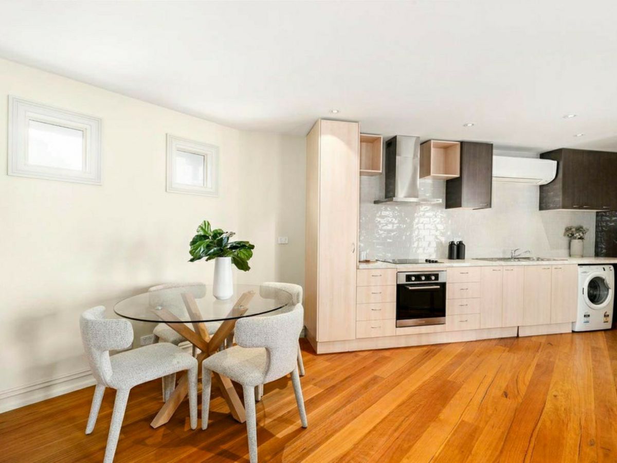 1/262 Barkly Street, St Kilda - image 3