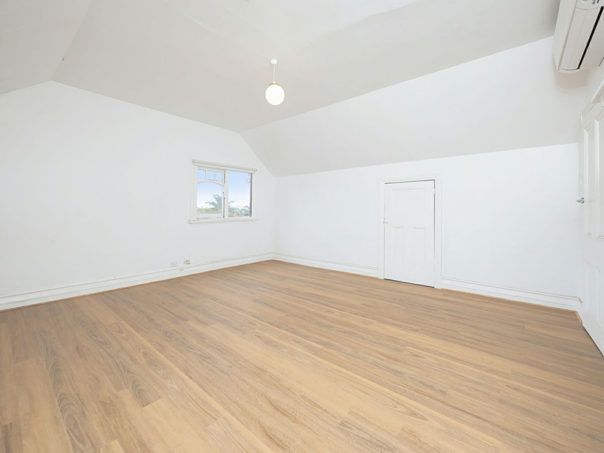 3/18 Gurner Street, St Kilda - image 2