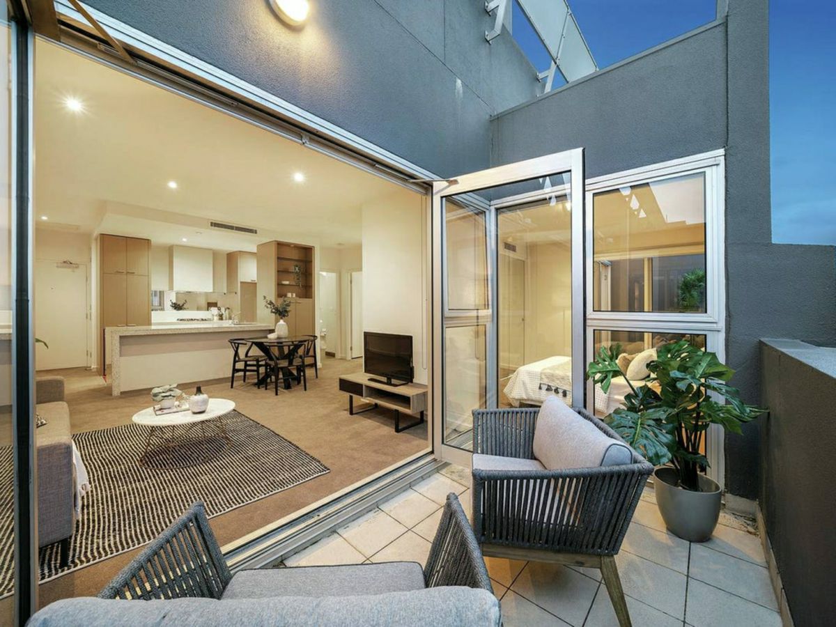 205/334 Toorak Road, South Yarra - image 2