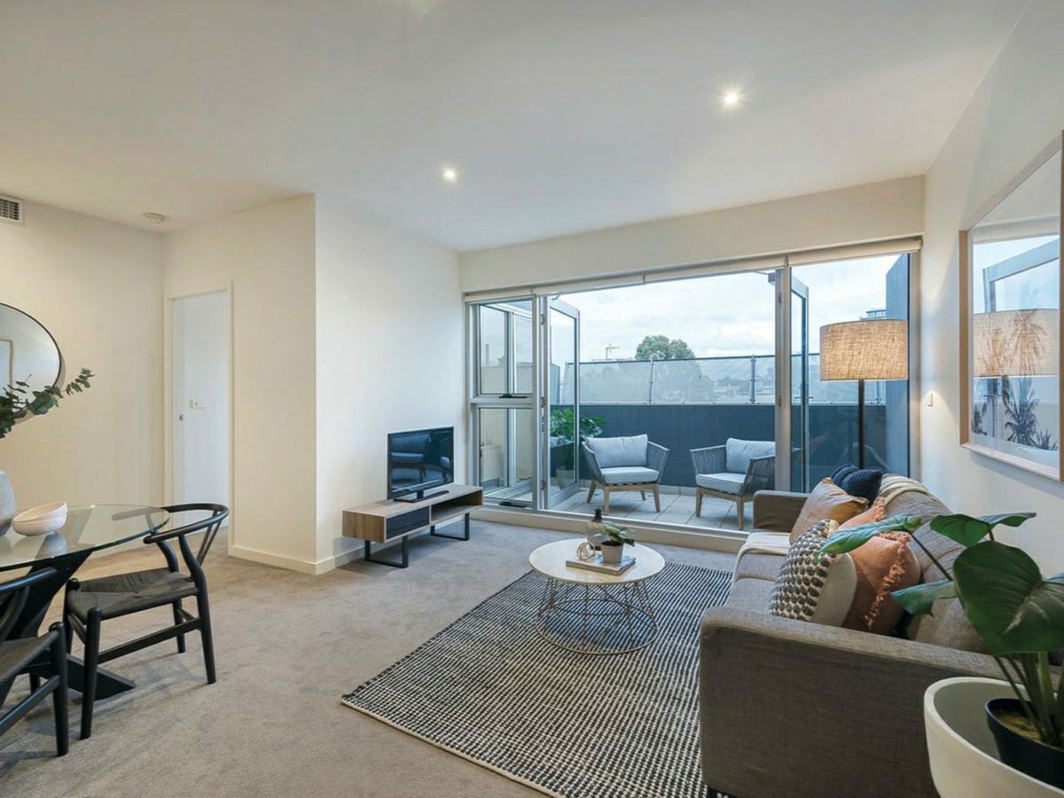 205/334 Toorak Road, South Yarra - image 3