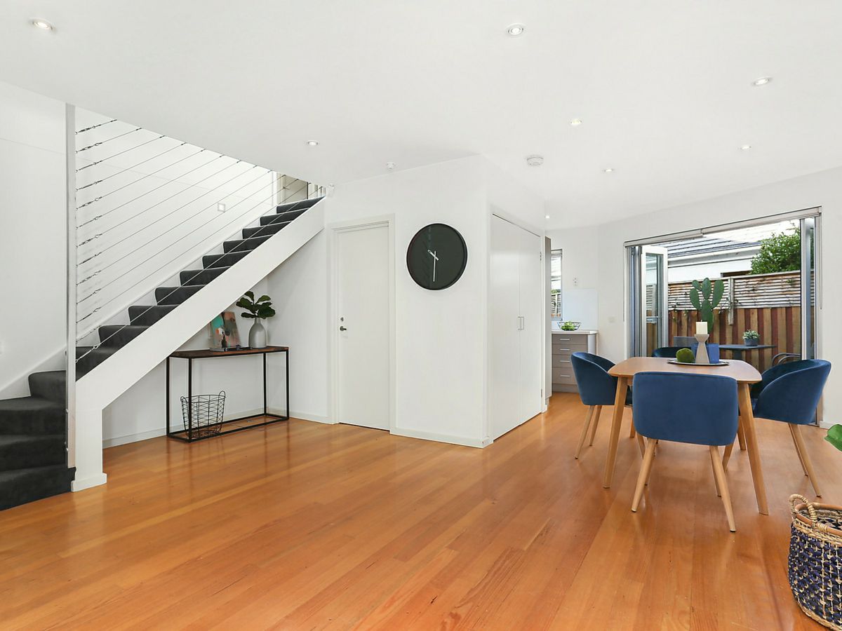 2/246 Barkly Street, St Kilda - image 3