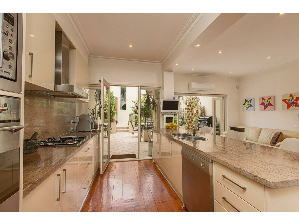 11 Dalgety Street, St Kilda - image 2