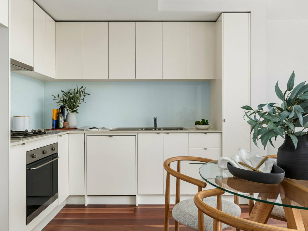 201/126 Chapel Street, St Kilda - image 2