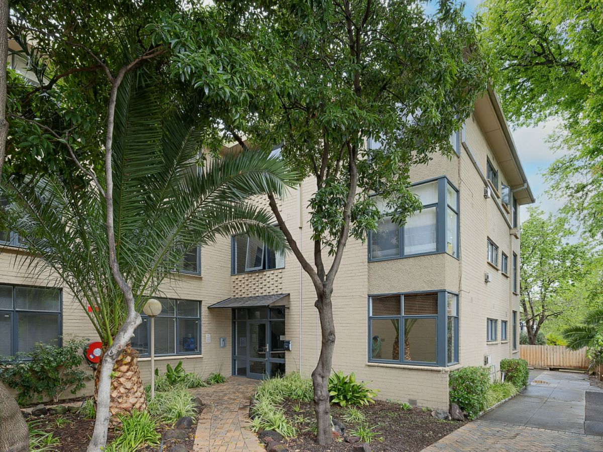52/5 Fulton Street, St Kilda - image 1