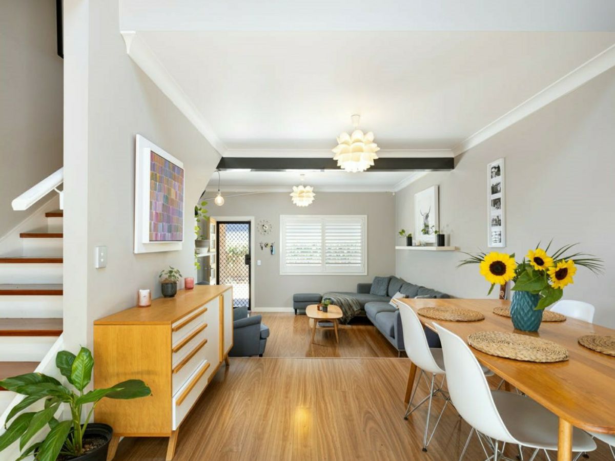 2/24 Wambool Street, Bulimba - image 1