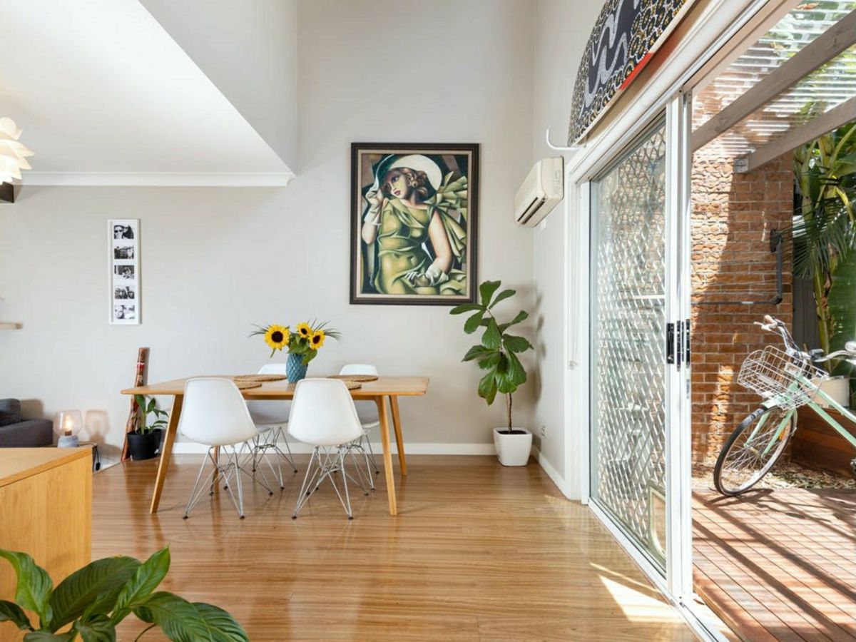 2/24 Wambool Street, Bulimba - image 2