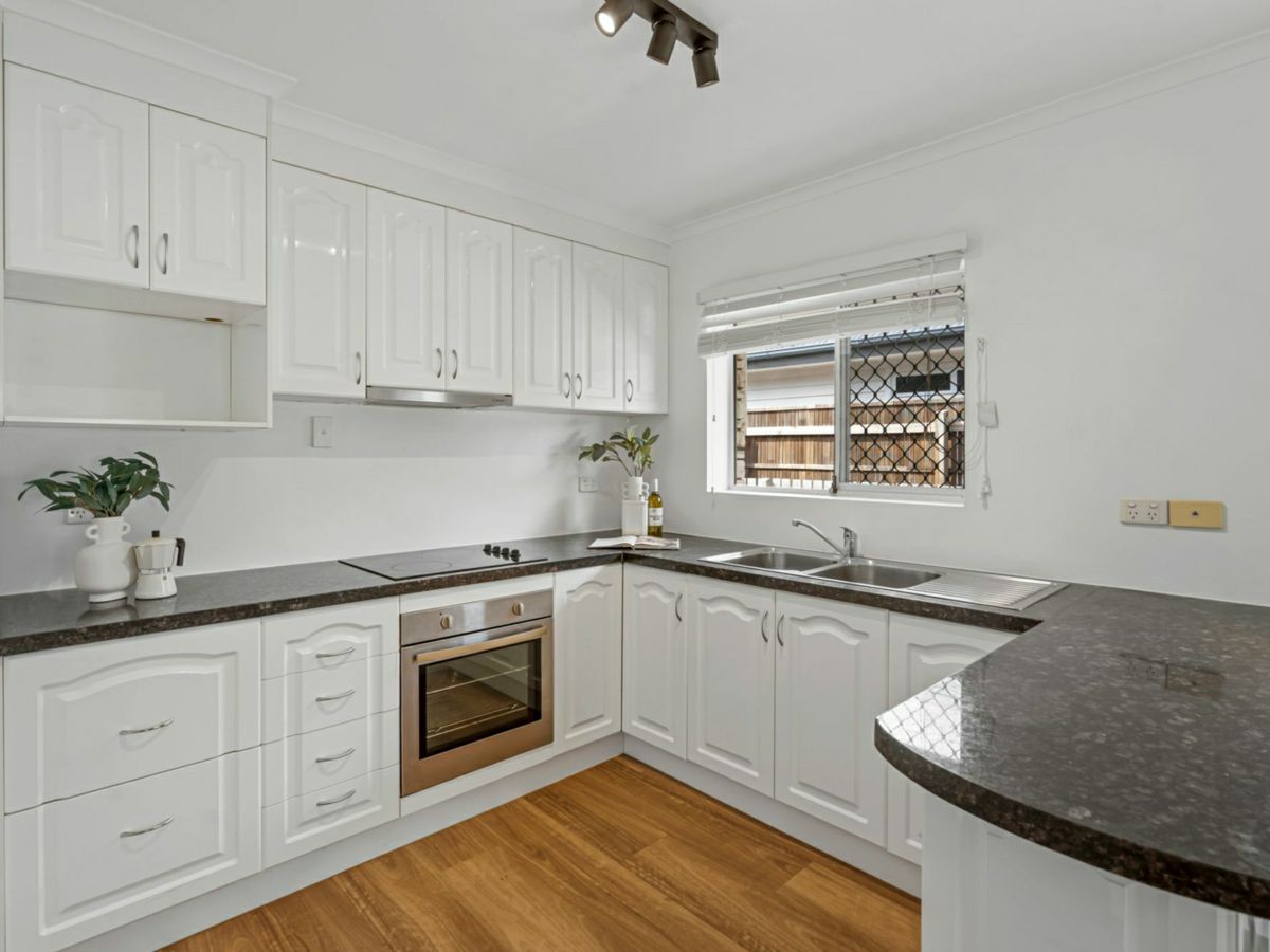 13 Mornington Crescent, Morningside - image 3