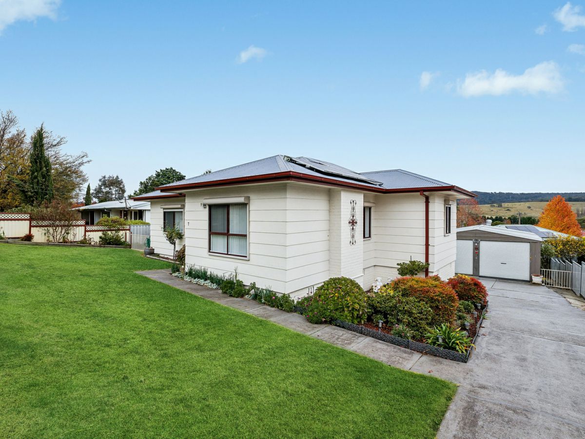 7 Stewart Street, Lithgow - image 1