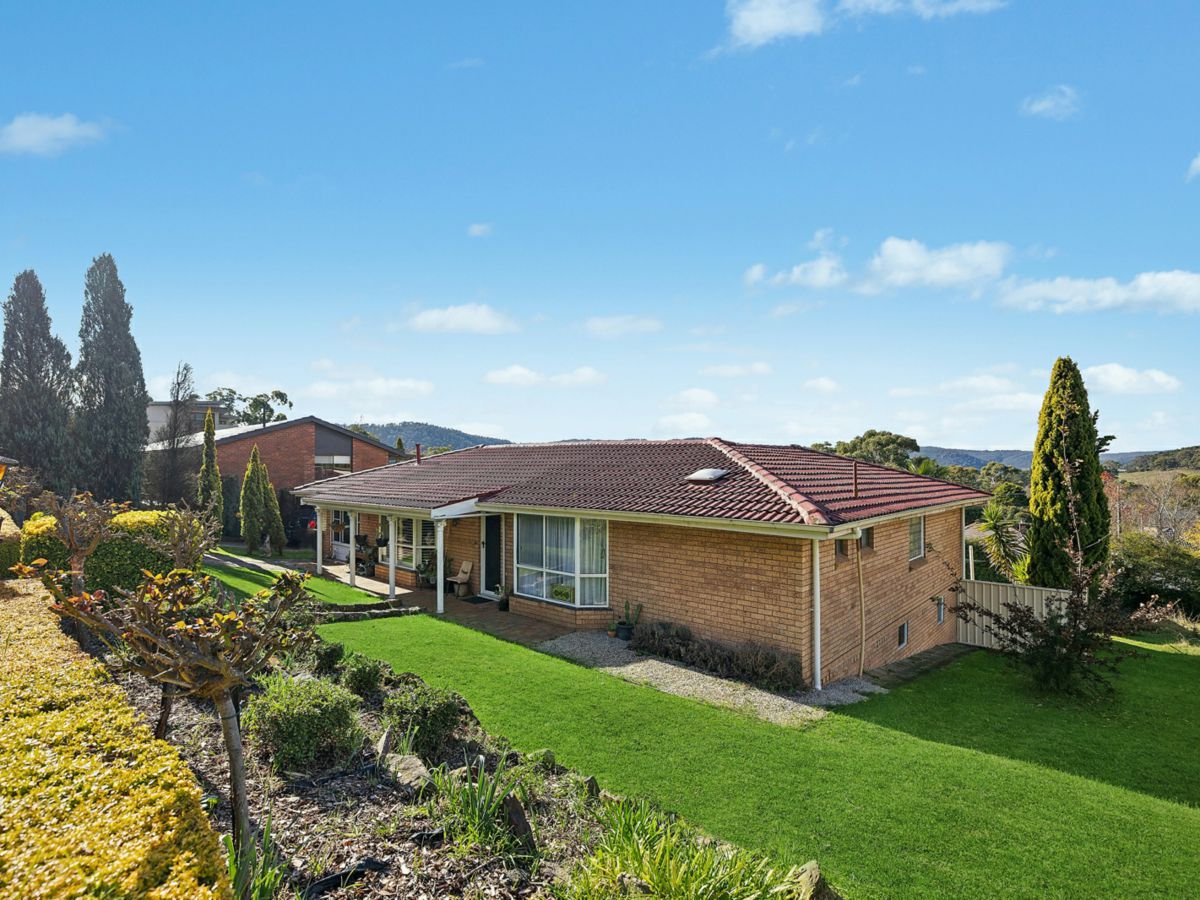 8 Hill Range Crescent, Lithgow - image 1