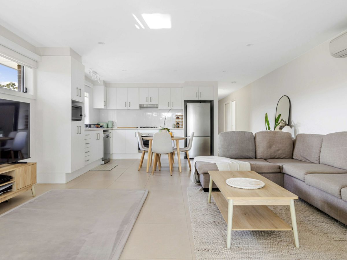 1/6 & 2/6 Eyre Place, Sunshine Bay - image 2