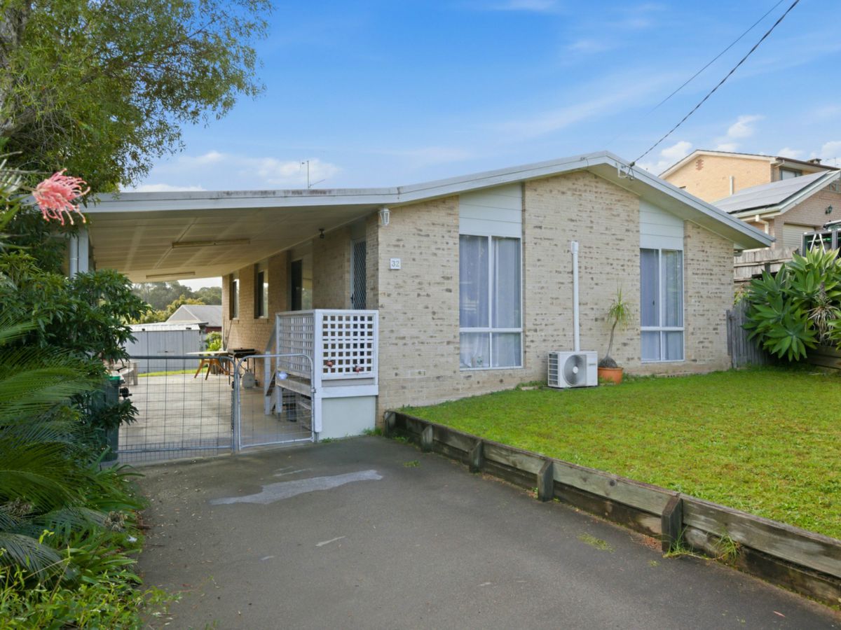 32 Berrima Parade, Surfside - image 1