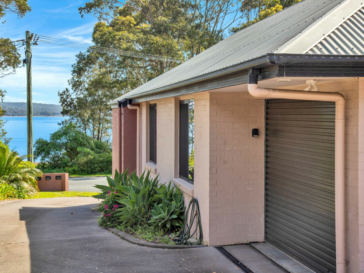 1/304 Beach Road, Batehaven - image 1