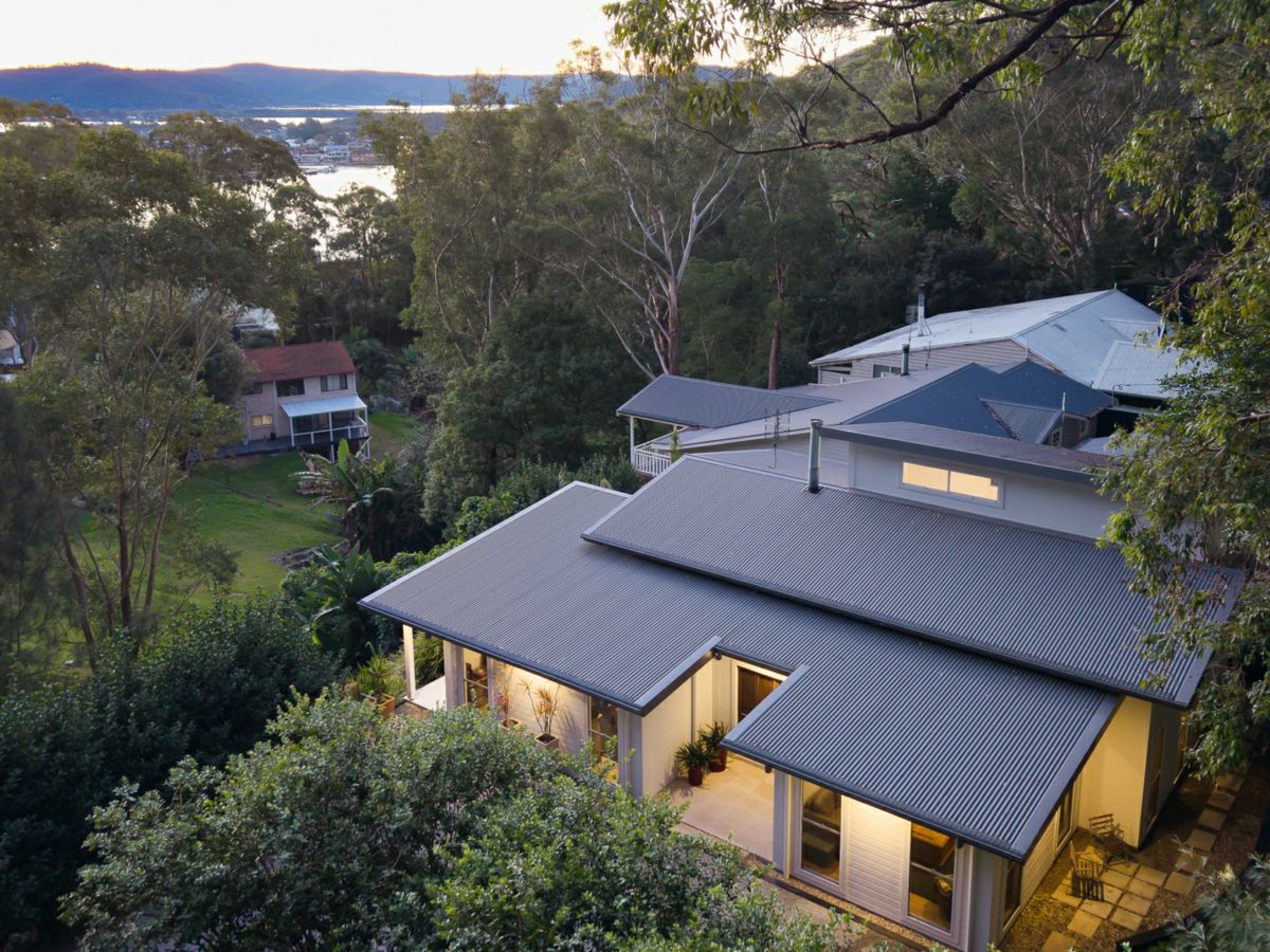 16 Yugari Crescent, Daleys Point - image 1