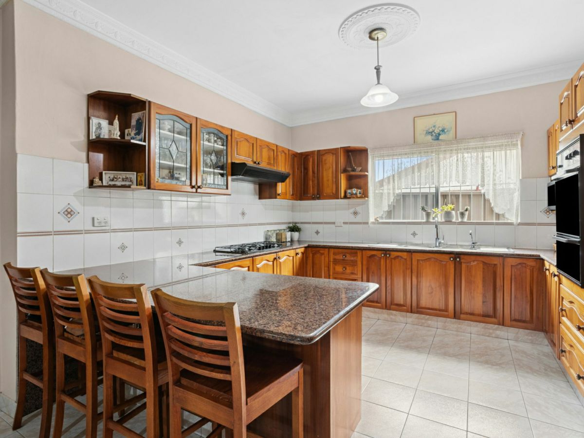 10 Ranger Road, Croydon - image 2