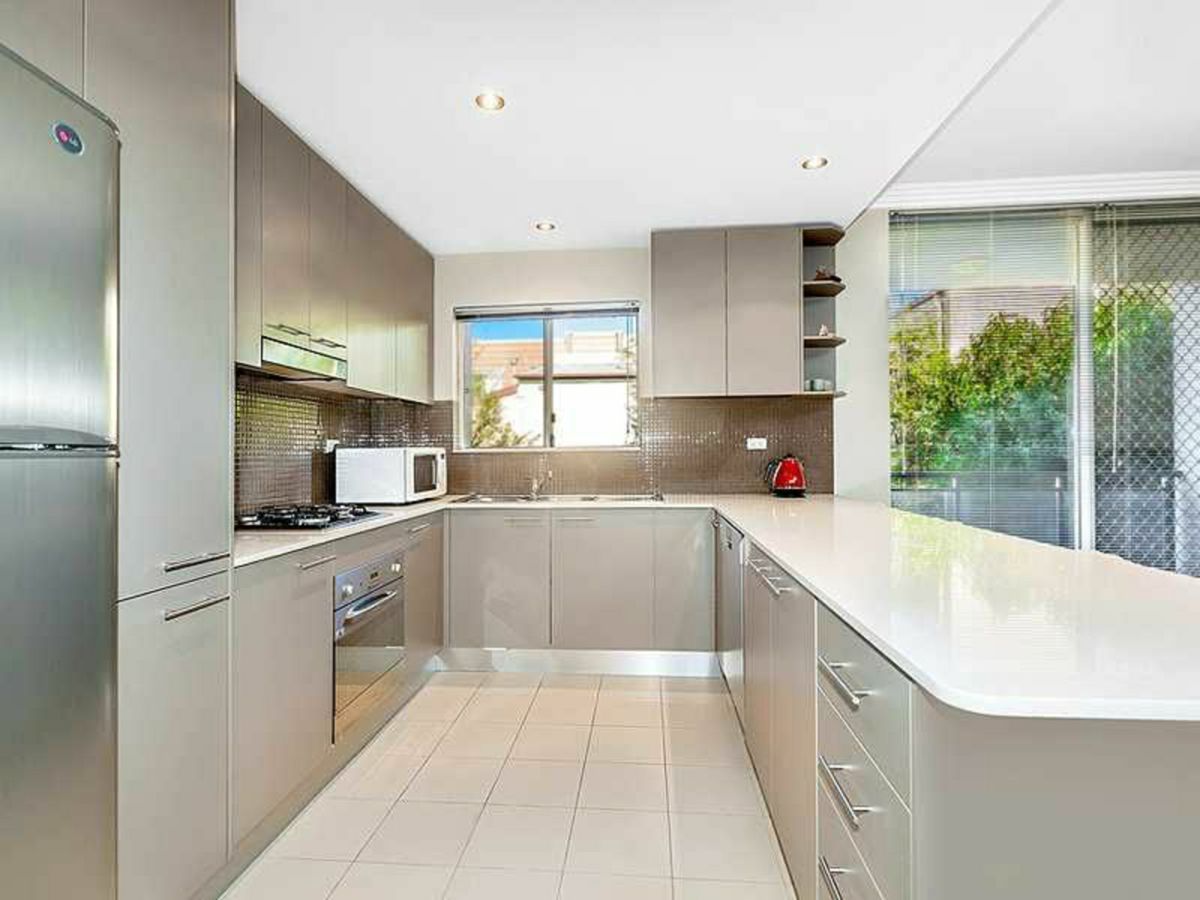 11/10 Grantham Street, Burwood - image 3