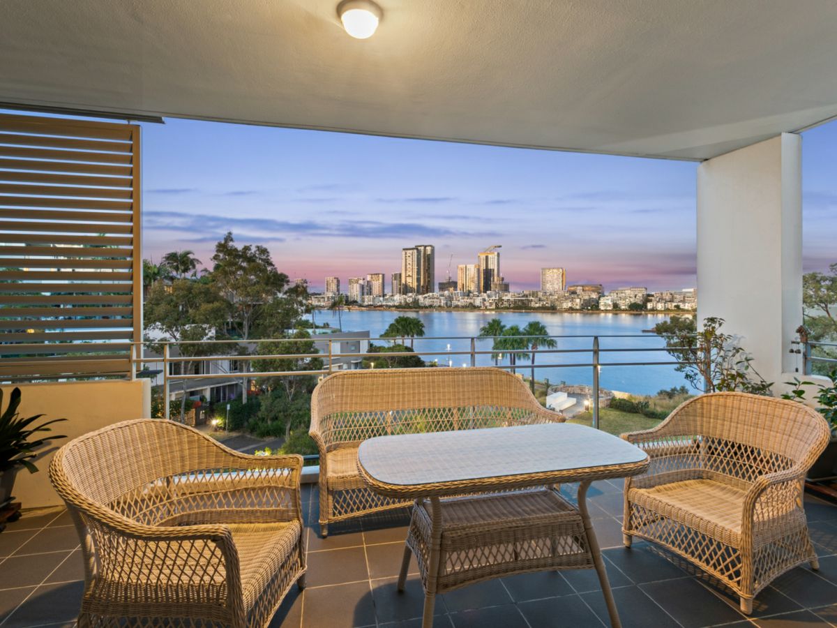 315/3 Amalfi Drive, Wentworth Point - image 1