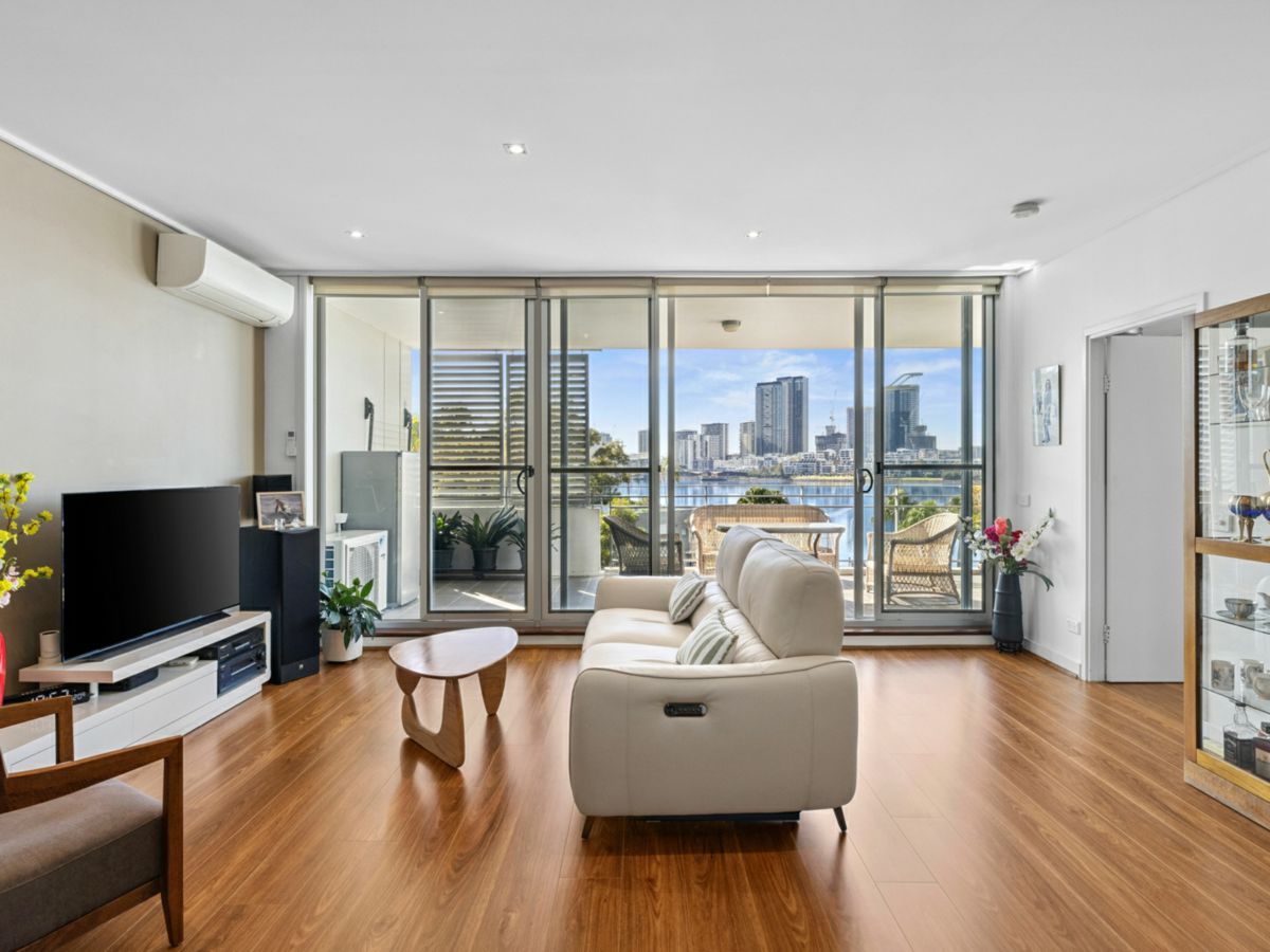 315/3 Amalfi Drive, Wentworth Point - image 2