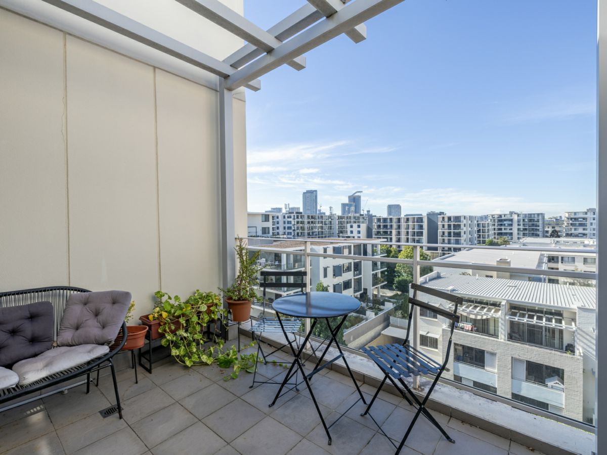 702/1 Stromboli Strait, Wentworth Point - image 1