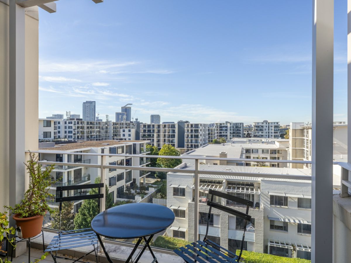 702/1 Stromboli Strait, Wentworth Point - image 2