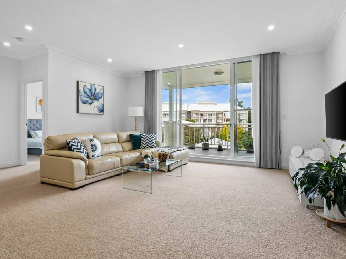 306/8 Peninsula Drive, Breakfast Point - image 2