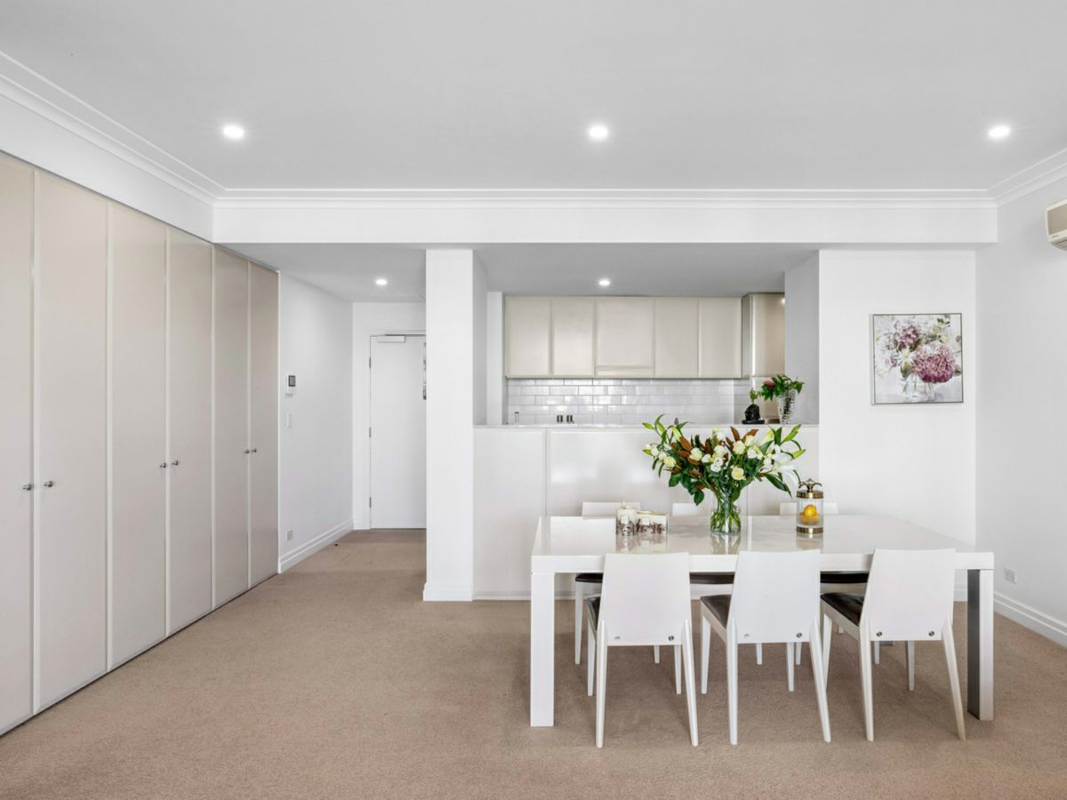 306/8 Peninsula Drive, Breakfast Point - image 3