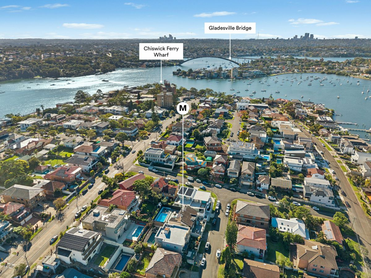 13 Tutt Crescent, Chiswick - image 1