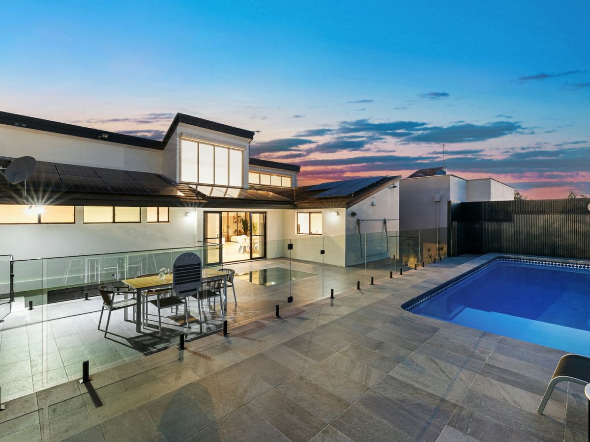 13 Tutt Crescent, Chiswick - image 3