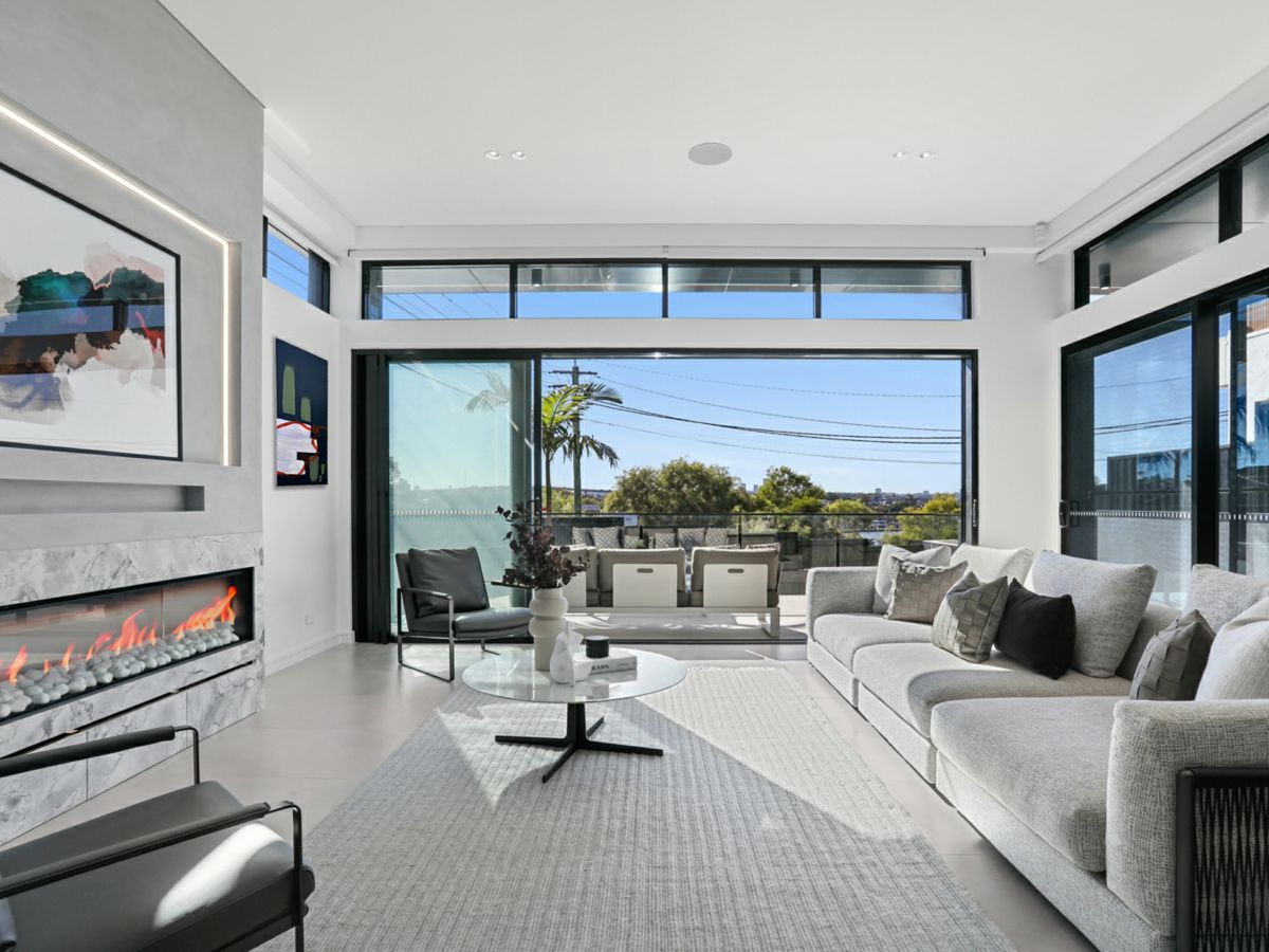 2 Hezlet Street, Chiswick - image 1