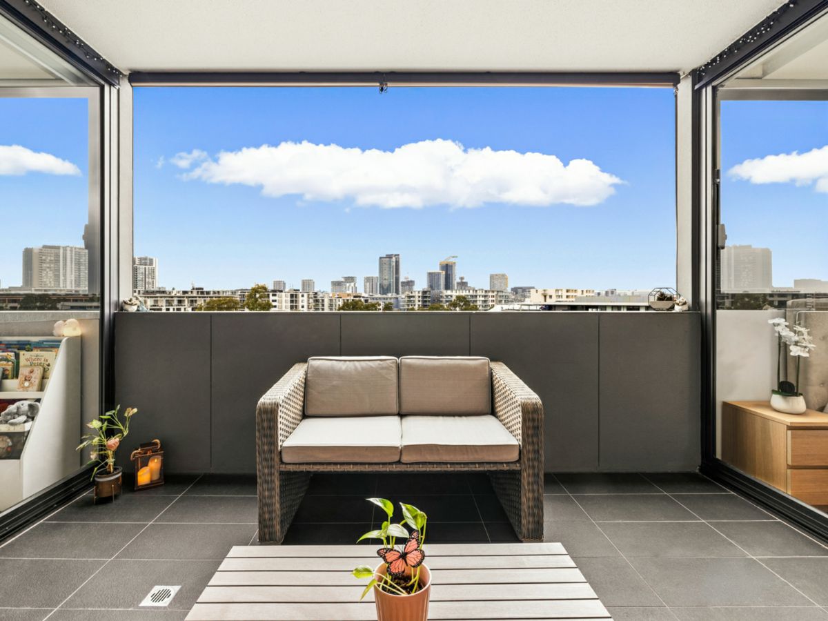 12131/19 Amalfi Drive, Wentworth Point - image 1