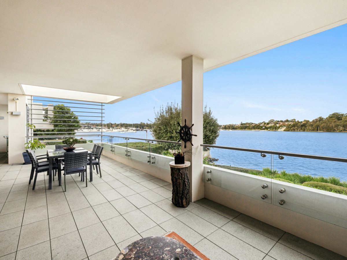 4/2 Strathroy Close, Cabarita - image 1