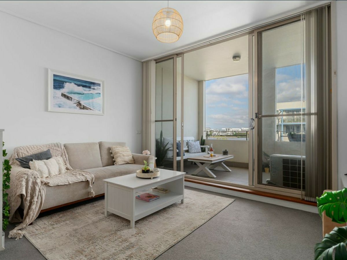 702/1 The Piazza, Wentworth Point - image 1