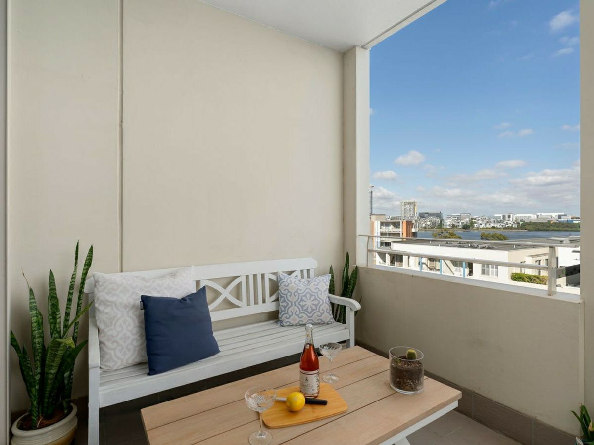 702/1 The Piazza, Wentworth Point - image 2