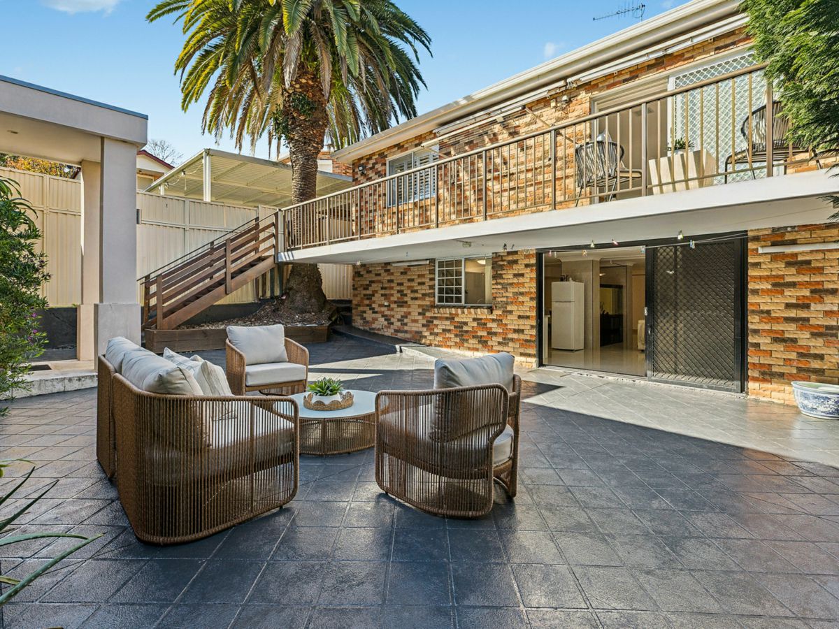 27 Farnham Avenue, Roselands - image 1