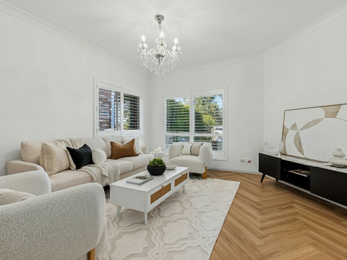 27 Farnham Avenue, Roselands - image 2