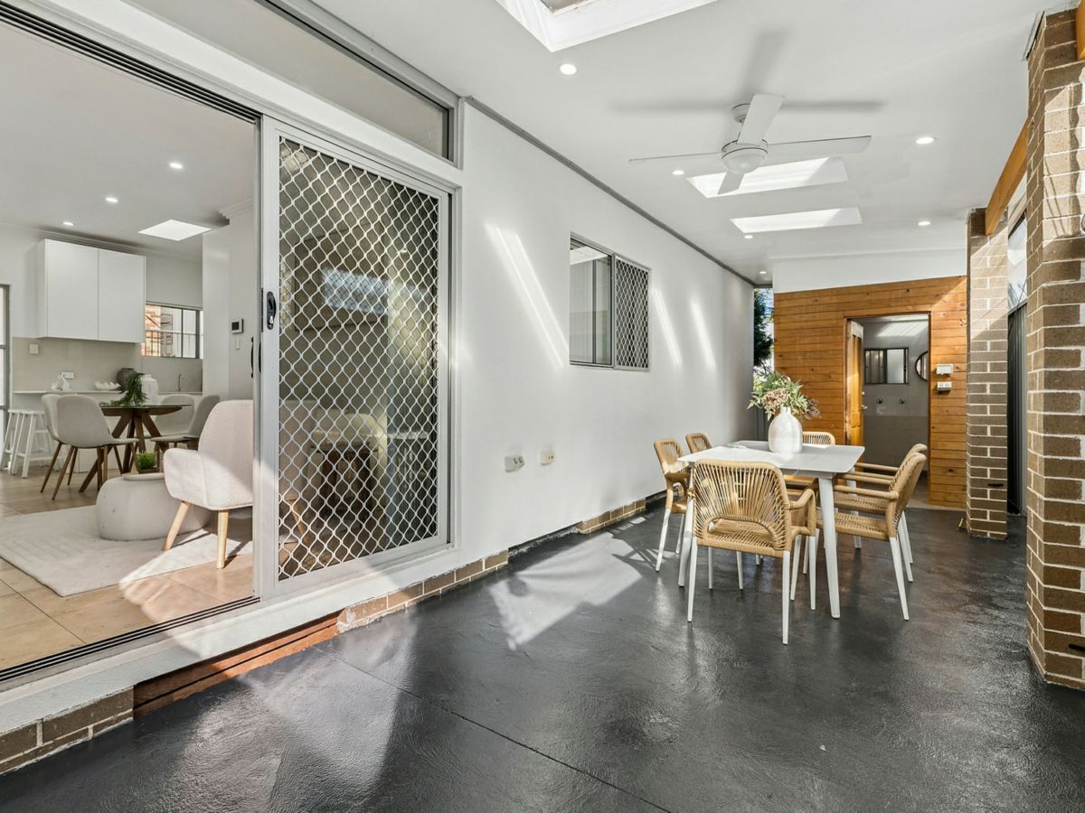 27 Farnham Avenue, Roselands - image 3