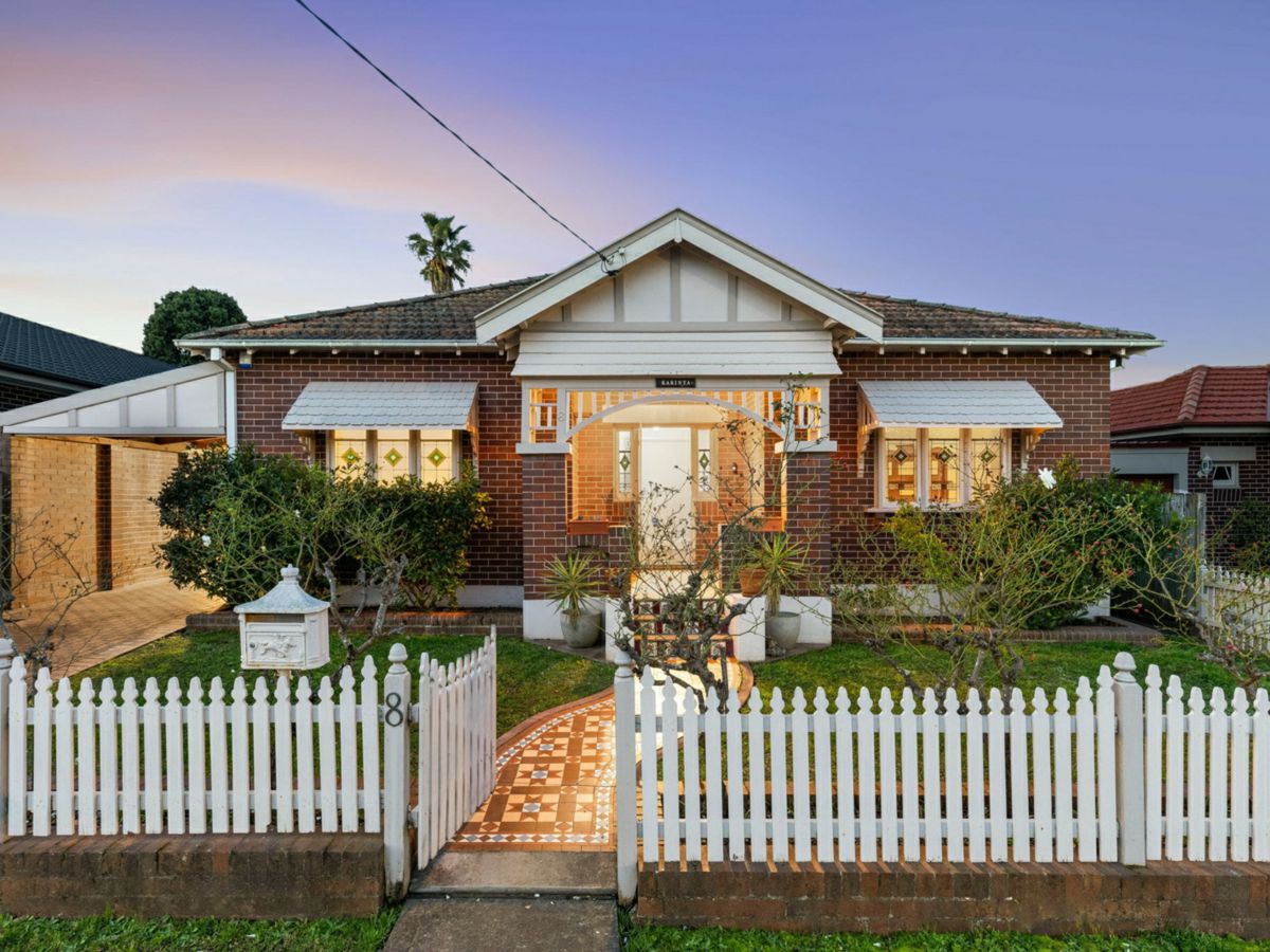 8 Wynnstay Avenue, Enfield - image 1