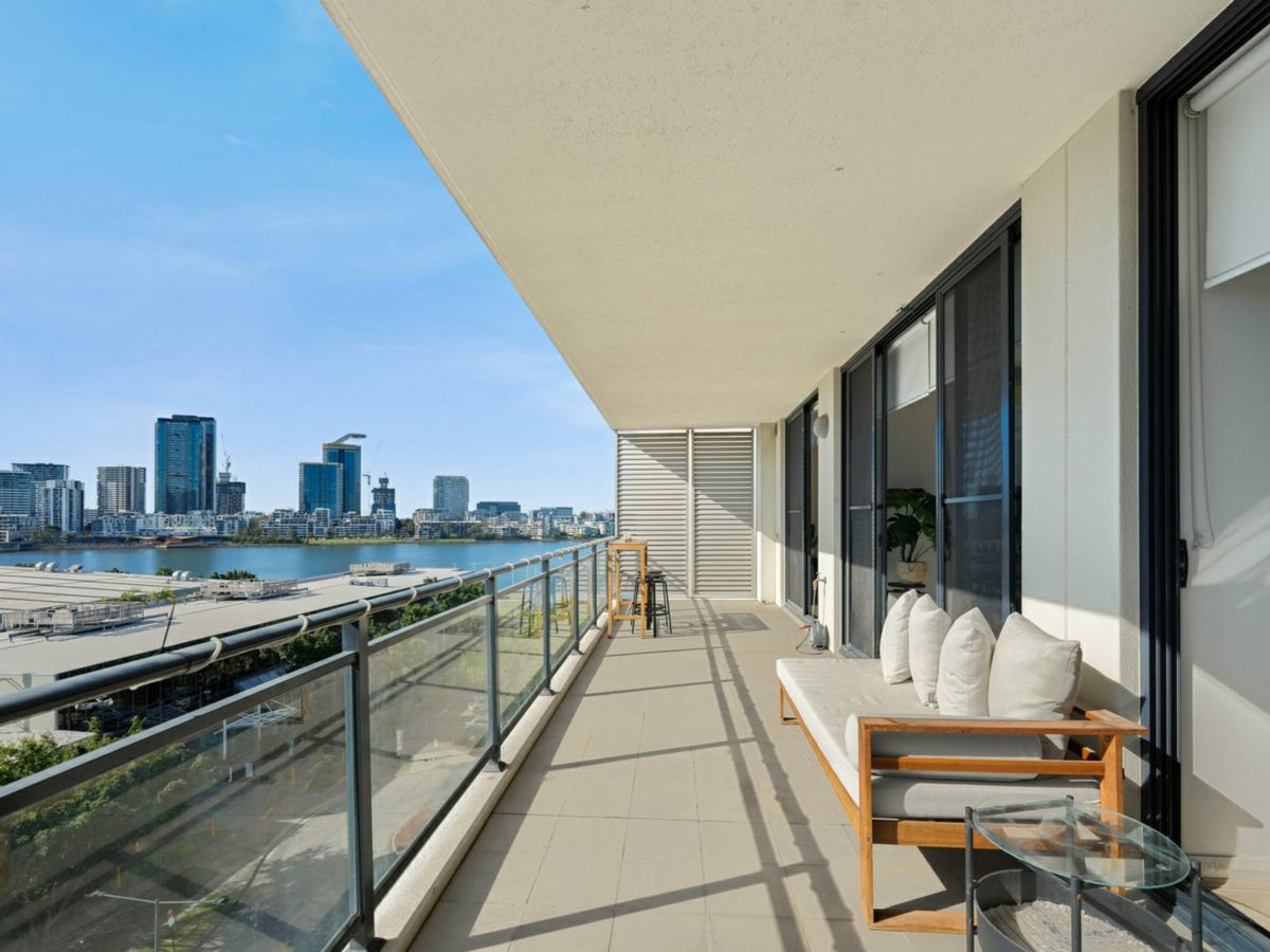725/26 Baywater Drive, Wentworth Point - image 2