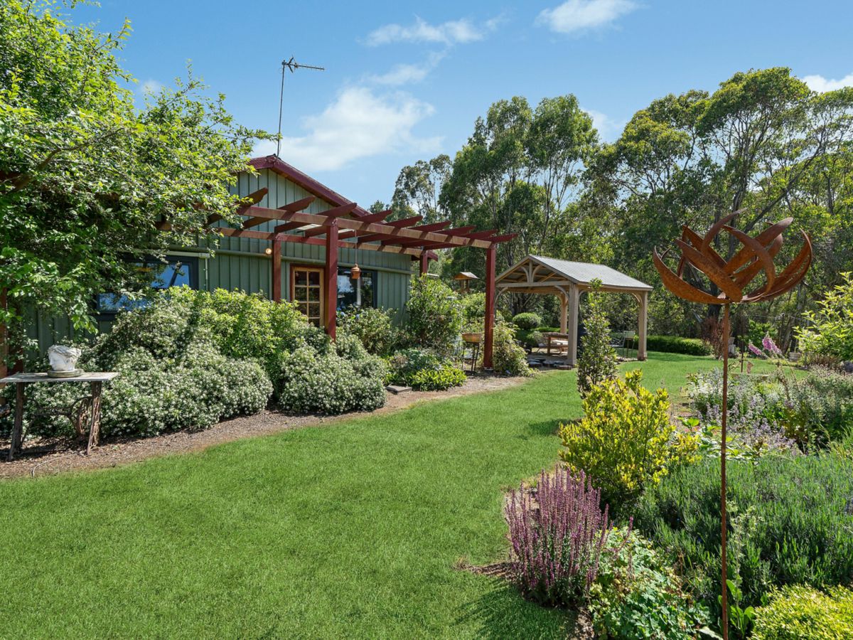 107 Mill Road, Batlow - image 1
