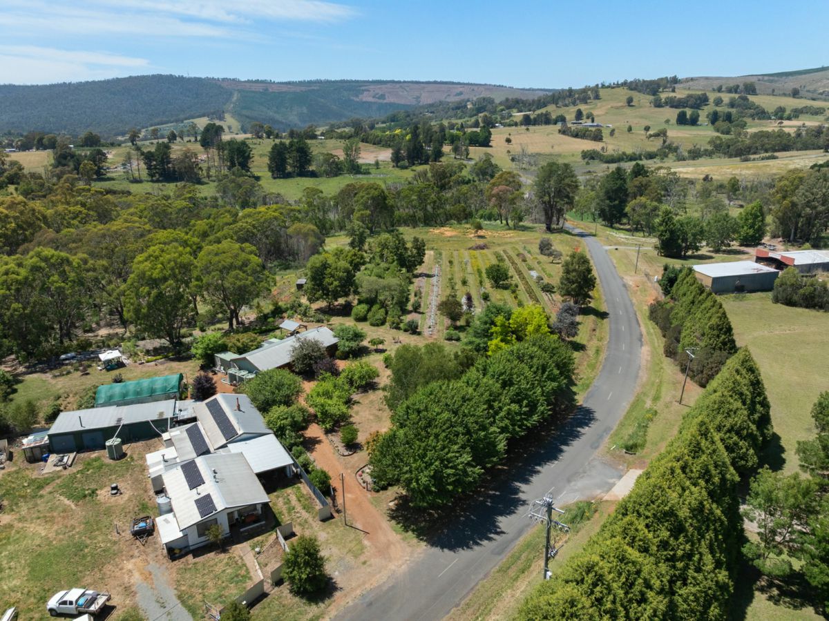 107 Mill Road, Batlow - image 2
