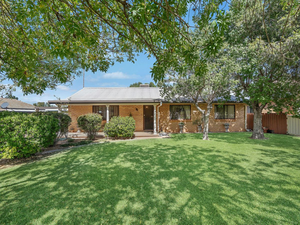 44 McDonnell Street, Forbes - image 2