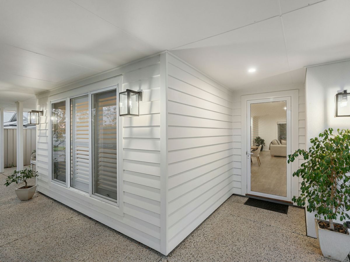 17 Bondi Crescent, Gobbagombalin - image 3