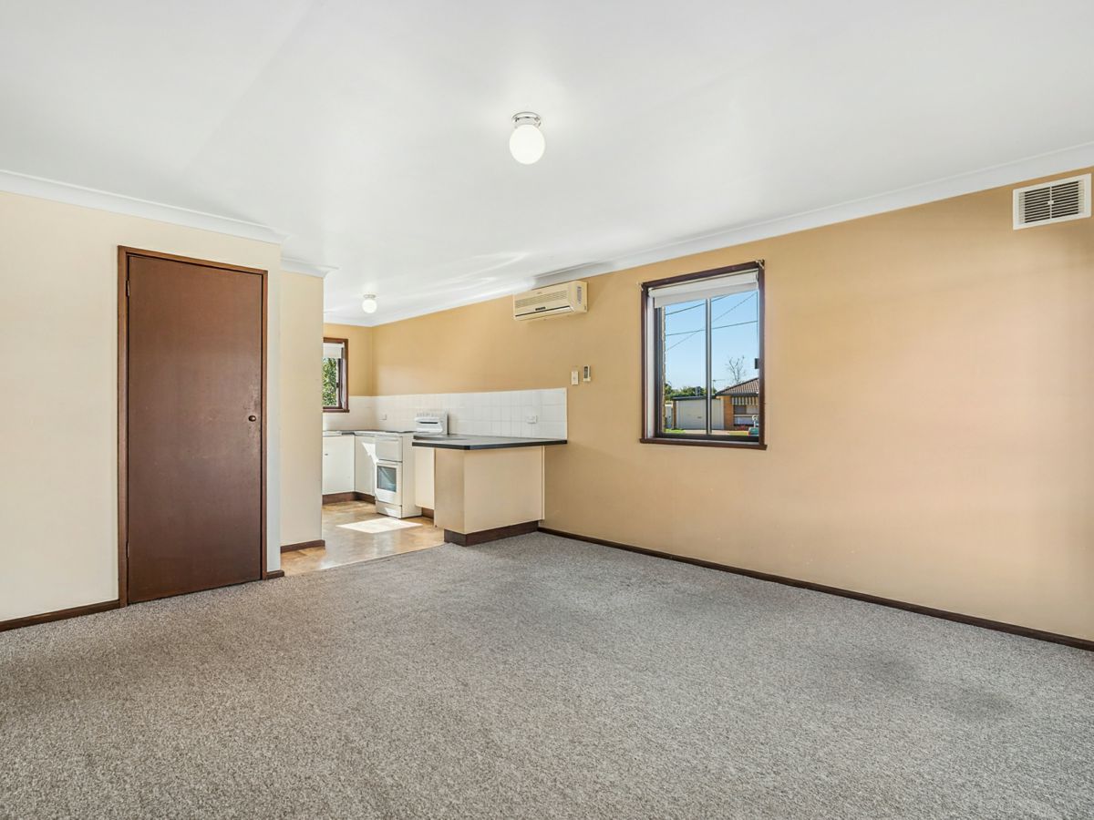 1/18 Vestey Street, Wagga Wagga - image 2
