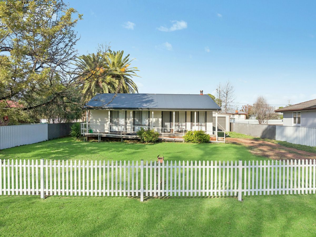36 McAlister Street, Darlington Point - image 2