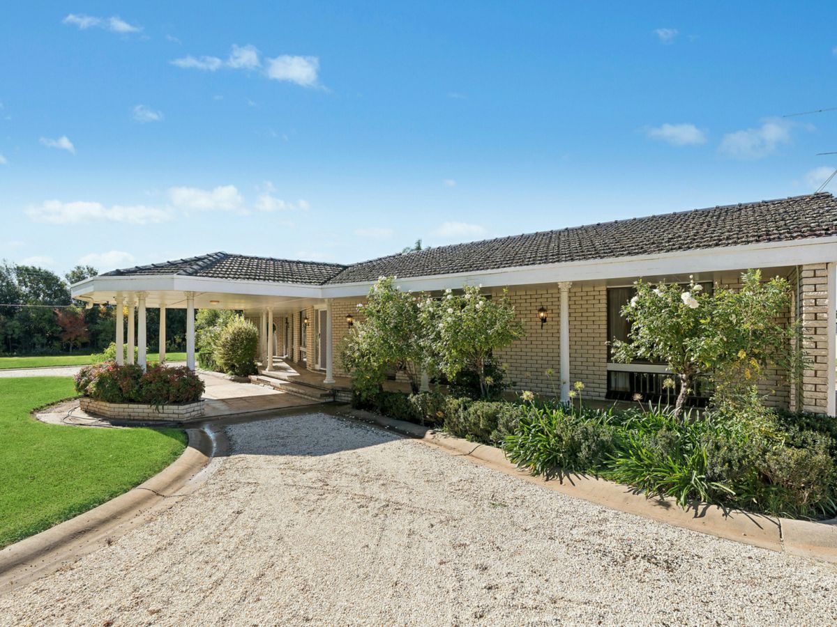 87 Yanco Avenue, Leeton - image 2