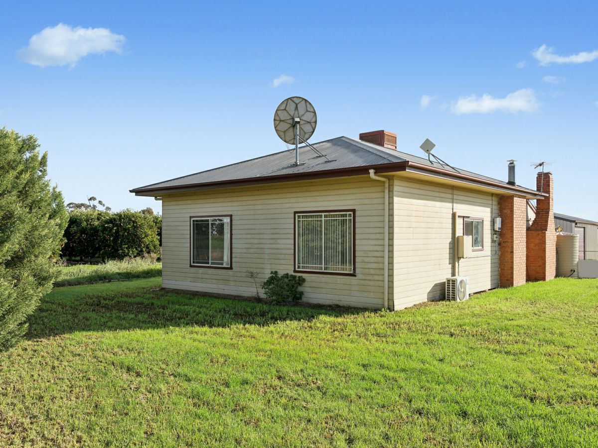 504 McNeil Road, Leeton - image 2