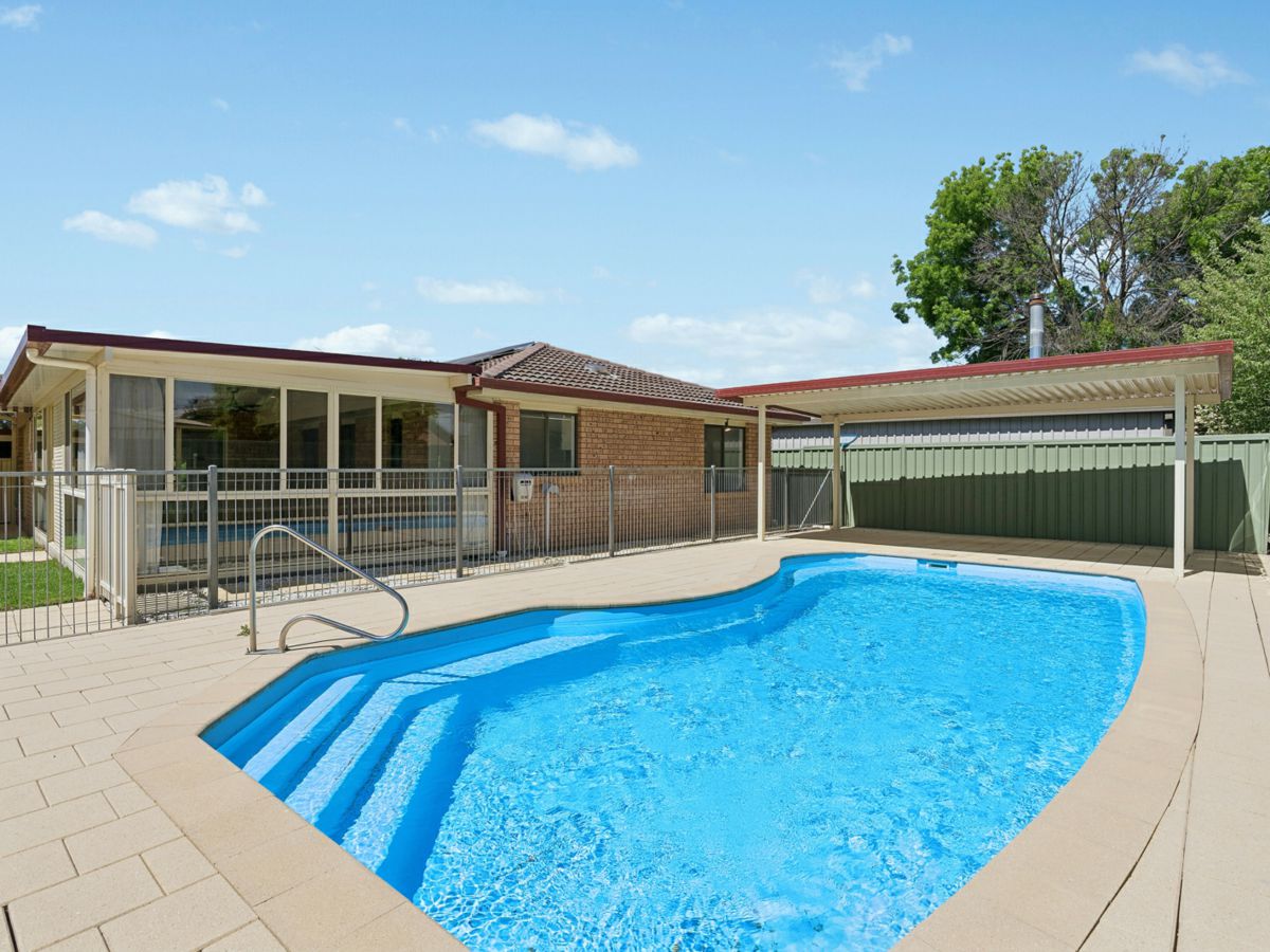 10 Grevillea Crescent, Lake Albert - image 2