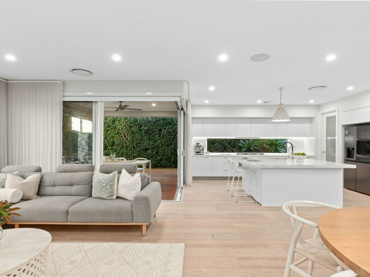 30 Triumph Road, Gables - image 2